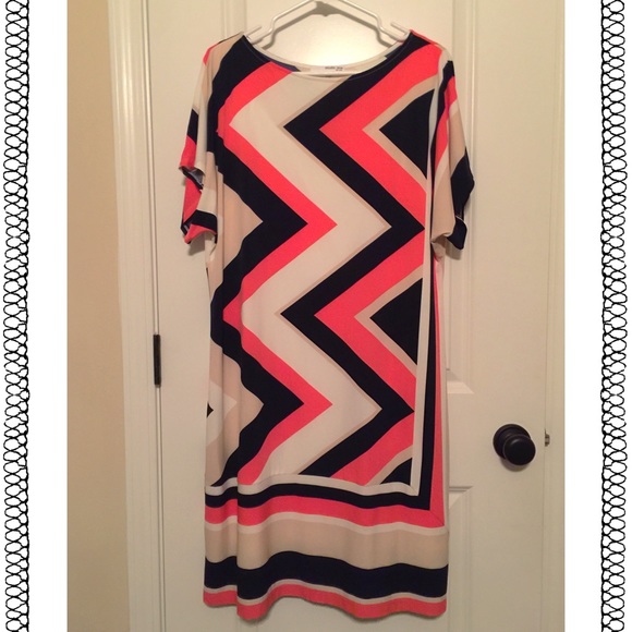 👗 Geometric Print Dress 👗 - Picture 1 of 2
