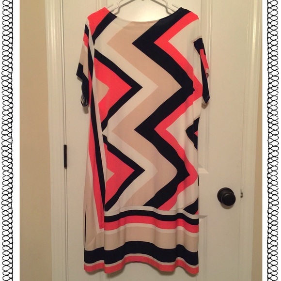 👗 Geometric Print Dress 👗 - Picture 2 of 2