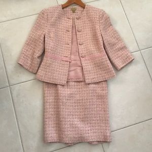 Chanel-like feminine 3/4 sleeve suit!