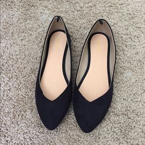 NWOT Black Pointed Flats