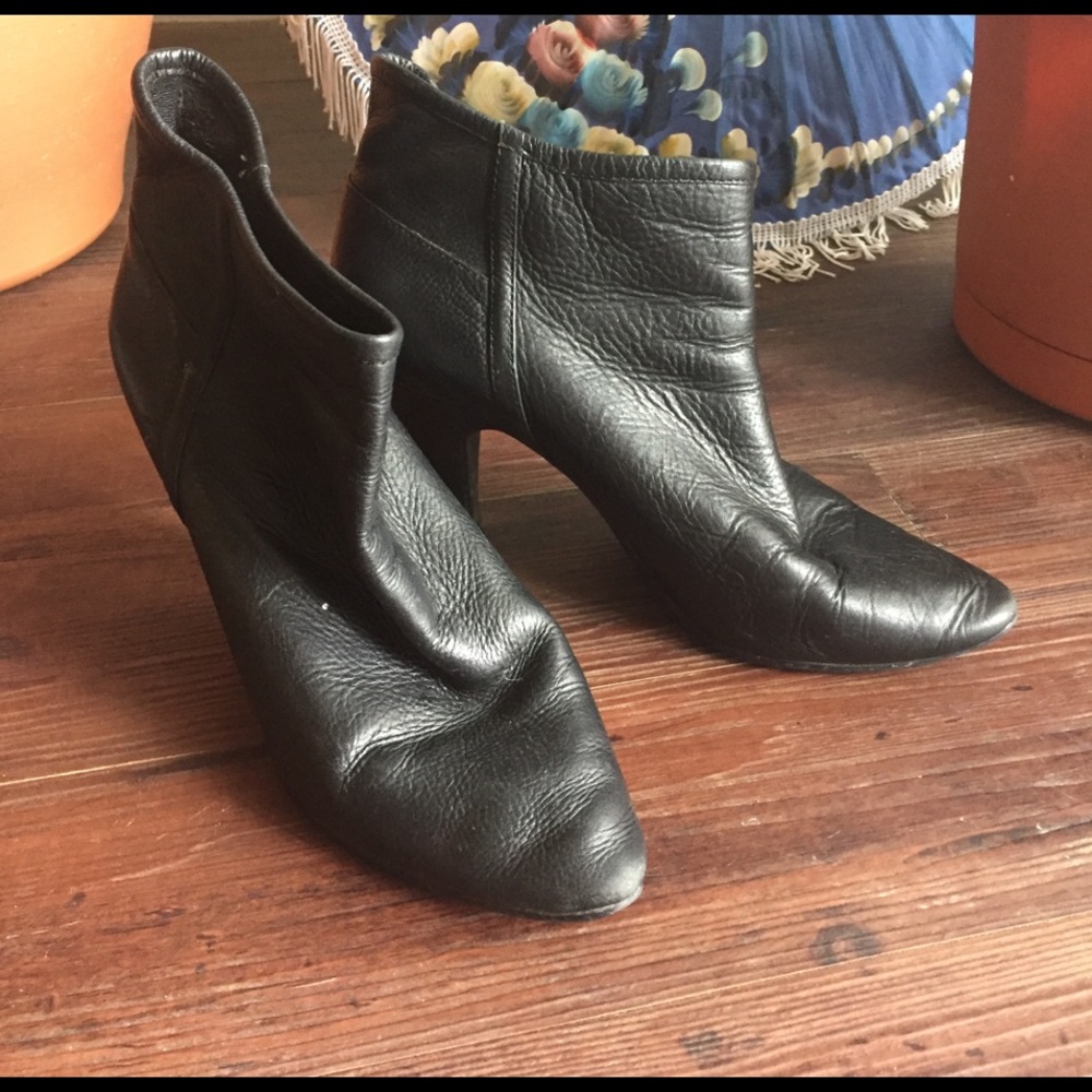 Rocket Dog Black Leather Ankle Bootie