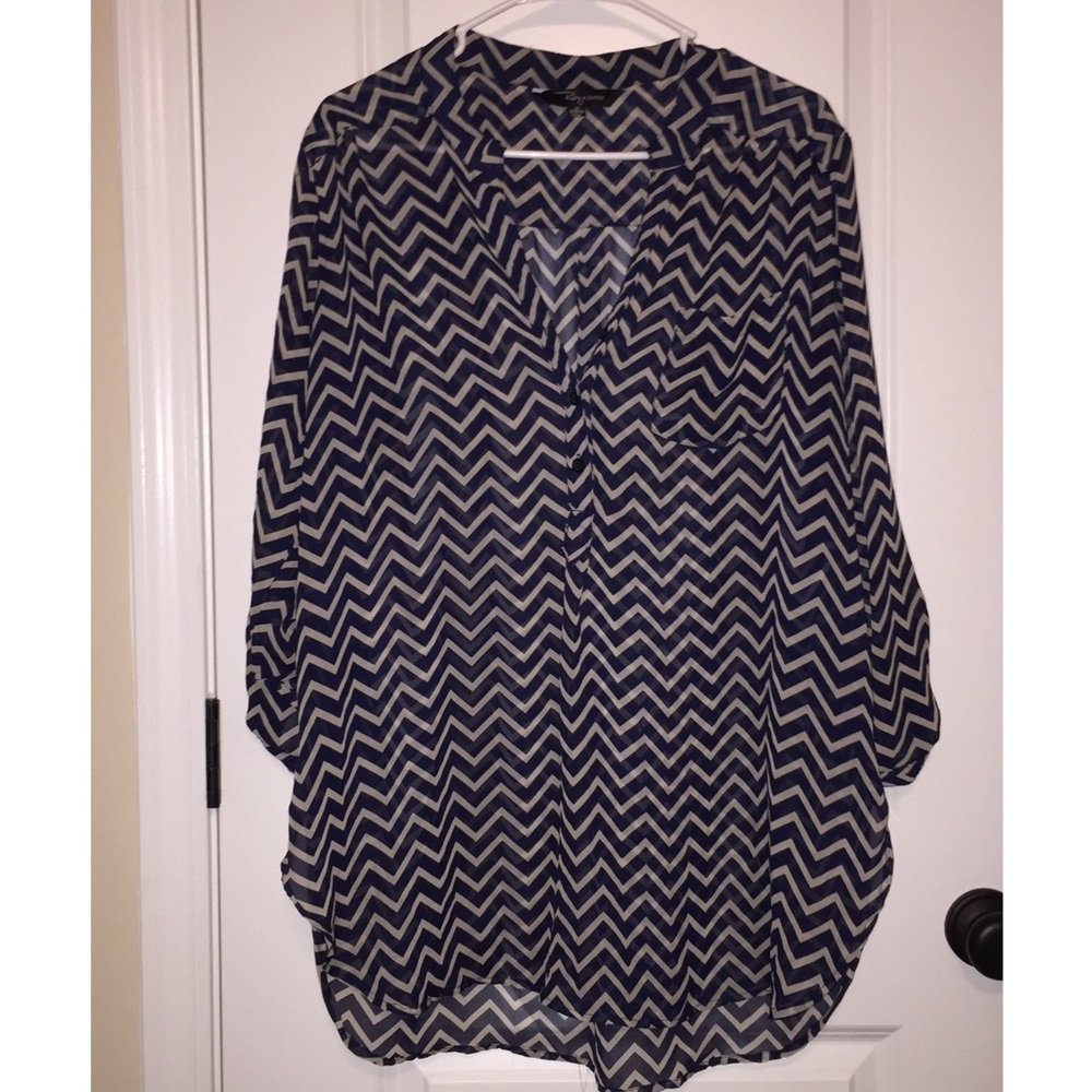 🎀 Navy Chevron Sheer Tunic 🎀