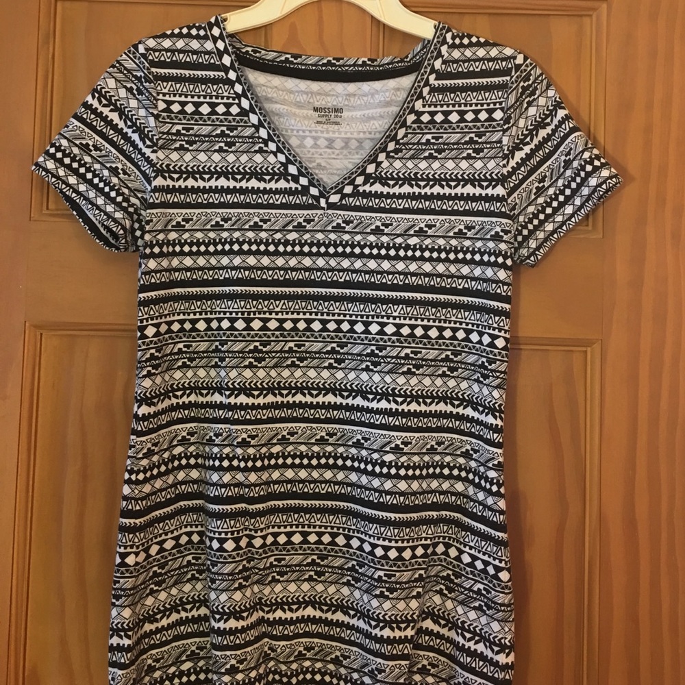 Barely worn Shirt.  Mossimo!
