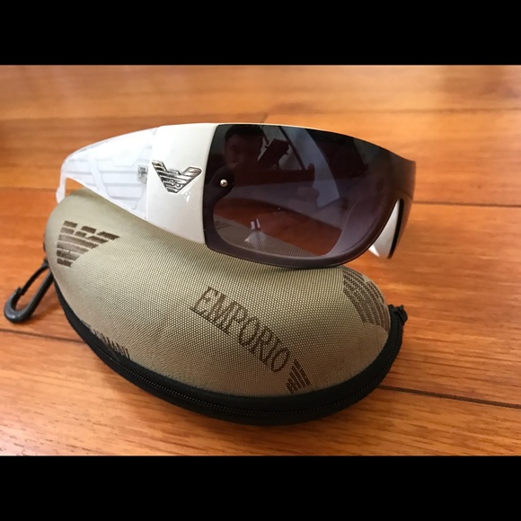 EMPORIO ARMANI SUNGLASSES AND CASE - Picture 2 of 4