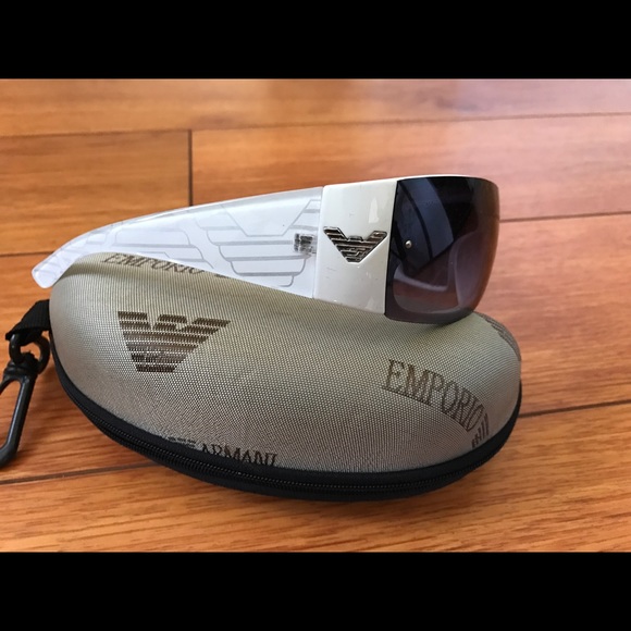 EMPORIO ARMANI SUNGLASSES AND CASE - Picture 3 of 4