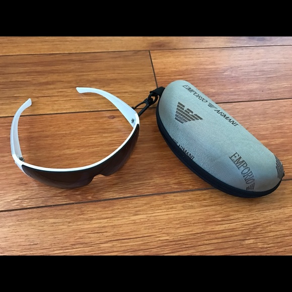 EMPORIO ARMANI SUNGLASSES AND CASE - Picture 4 of 4