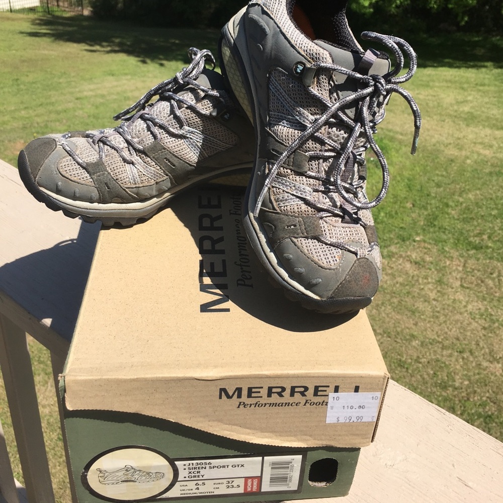 Merrill Hiking Shoes