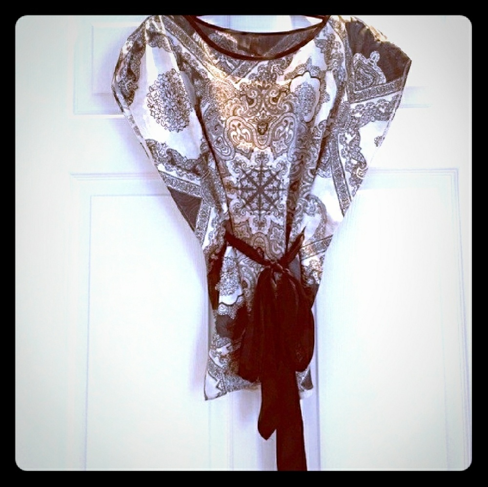 Beautiful silky top NWOT
