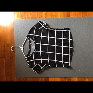 Cropped B&W t-shirt