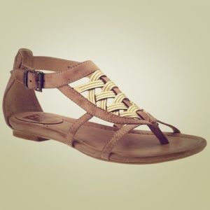 **INSearchOf** Frye Madison Huarache Sandal 8.5/9