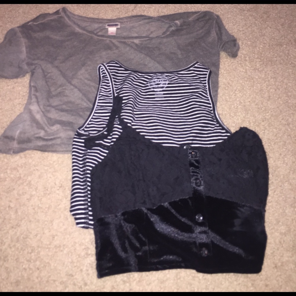 Crop Top bundle fits small/medium