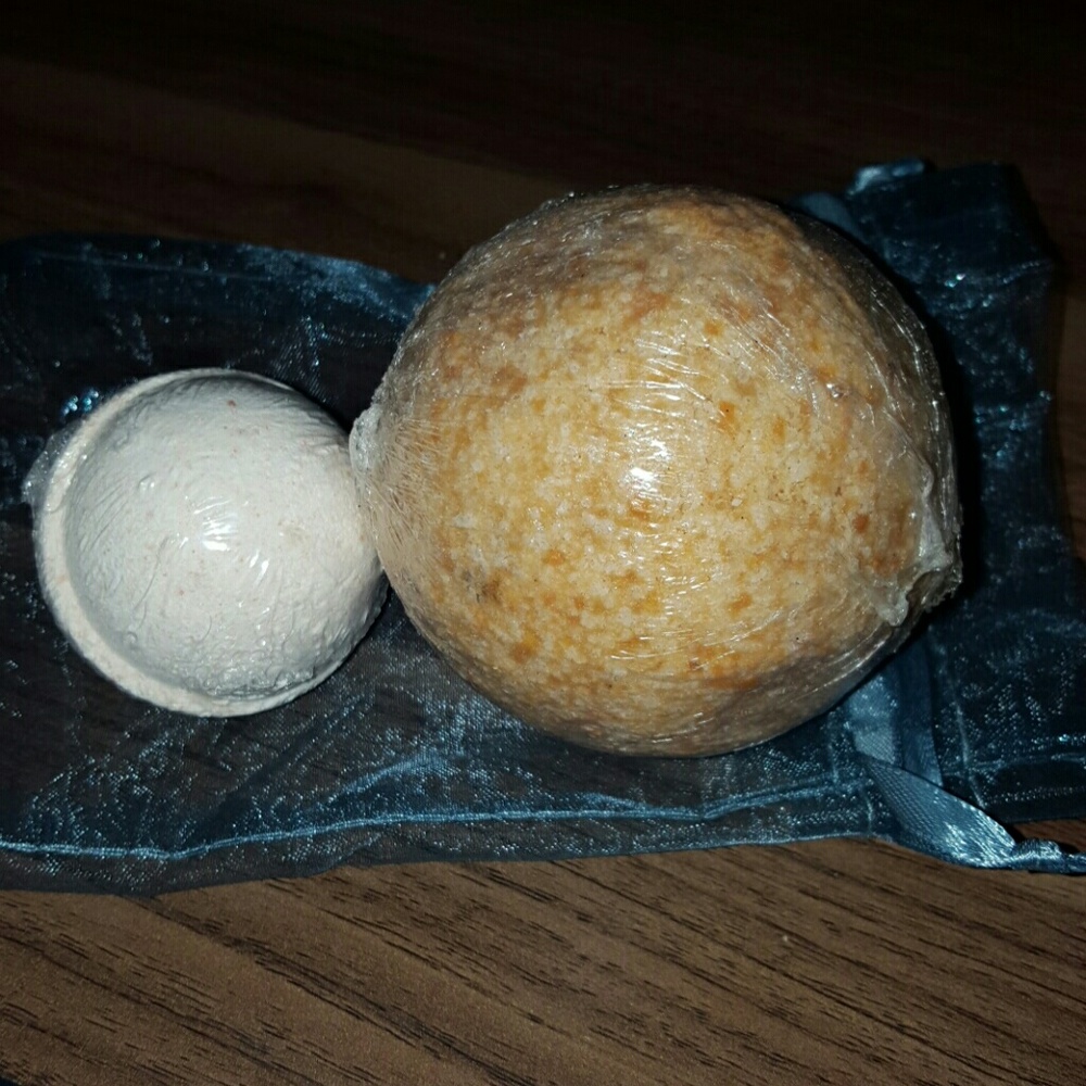 BATHBOMBS SET OF 2 NEW
