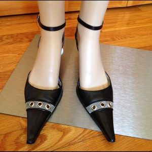Black pointy shoes with ankle straps,made in Italy