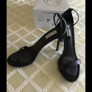 Steve Madden black leather strappy sandal
