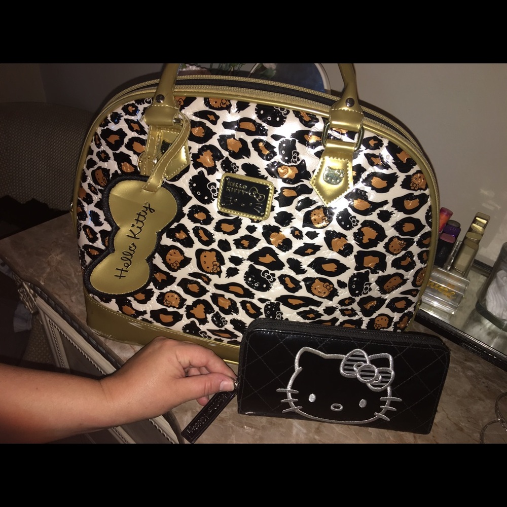 Hello kitty purse