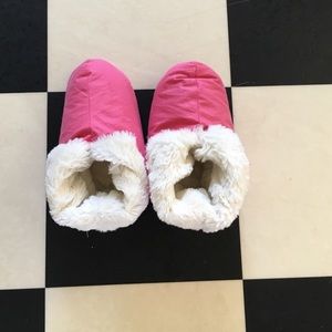 Size 10 or 11 down slippers for your preschooler!