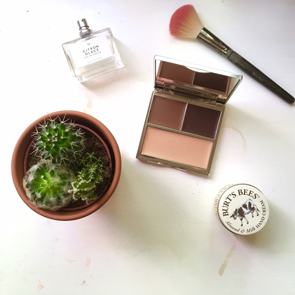 NWT Honest Beauty Countour + Highlight Kit