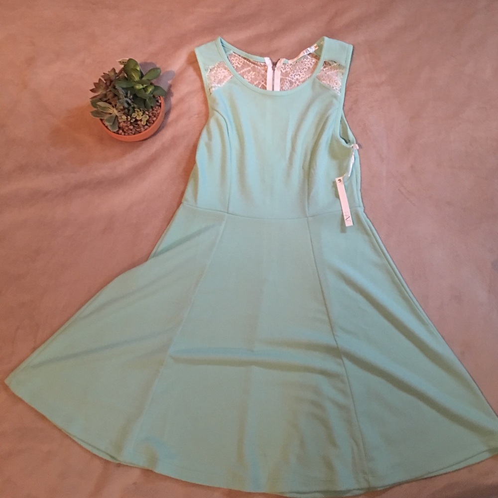 Beautiful teal dress!!