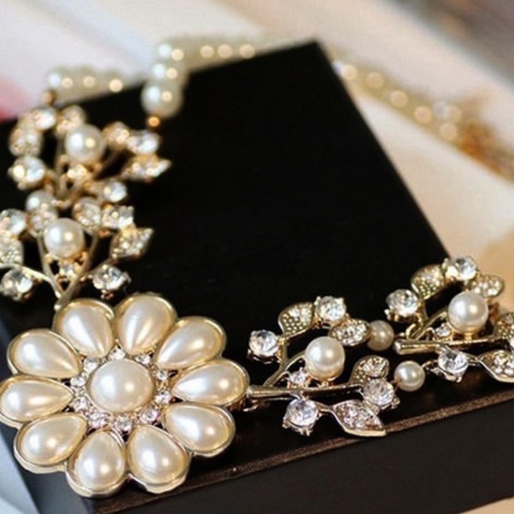 Stunning floral necklace