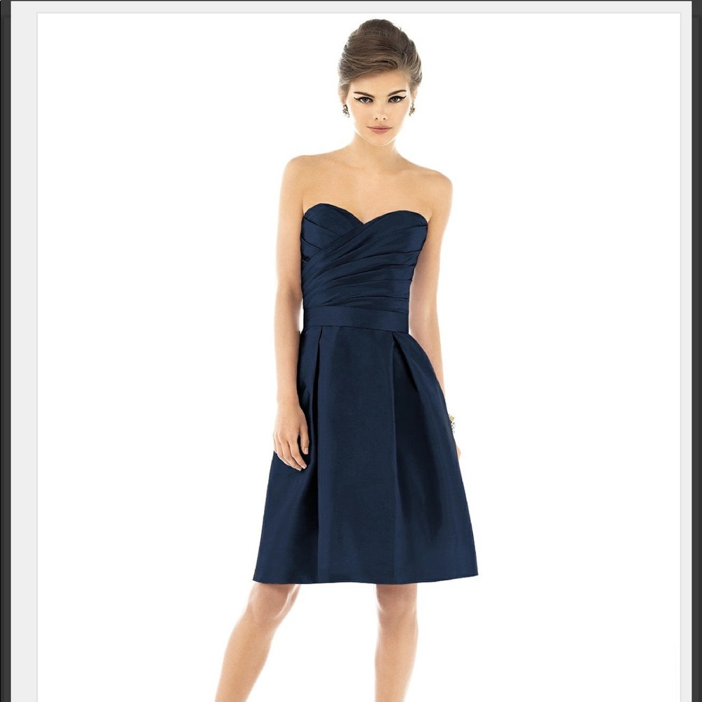 Strapless formal dress