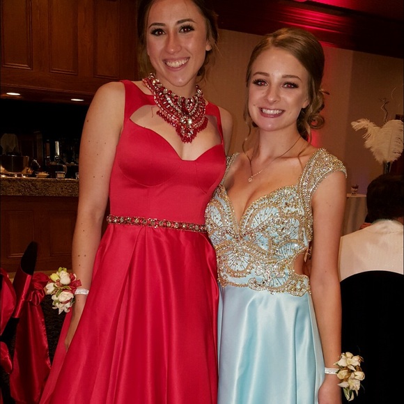 Prom dress - Picture 3 of 4