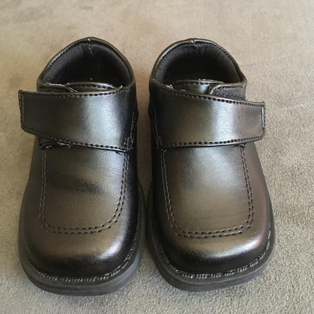 Infant black dressy shoes.  Size 3