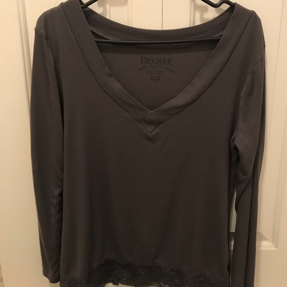 Long sleeve V neck top