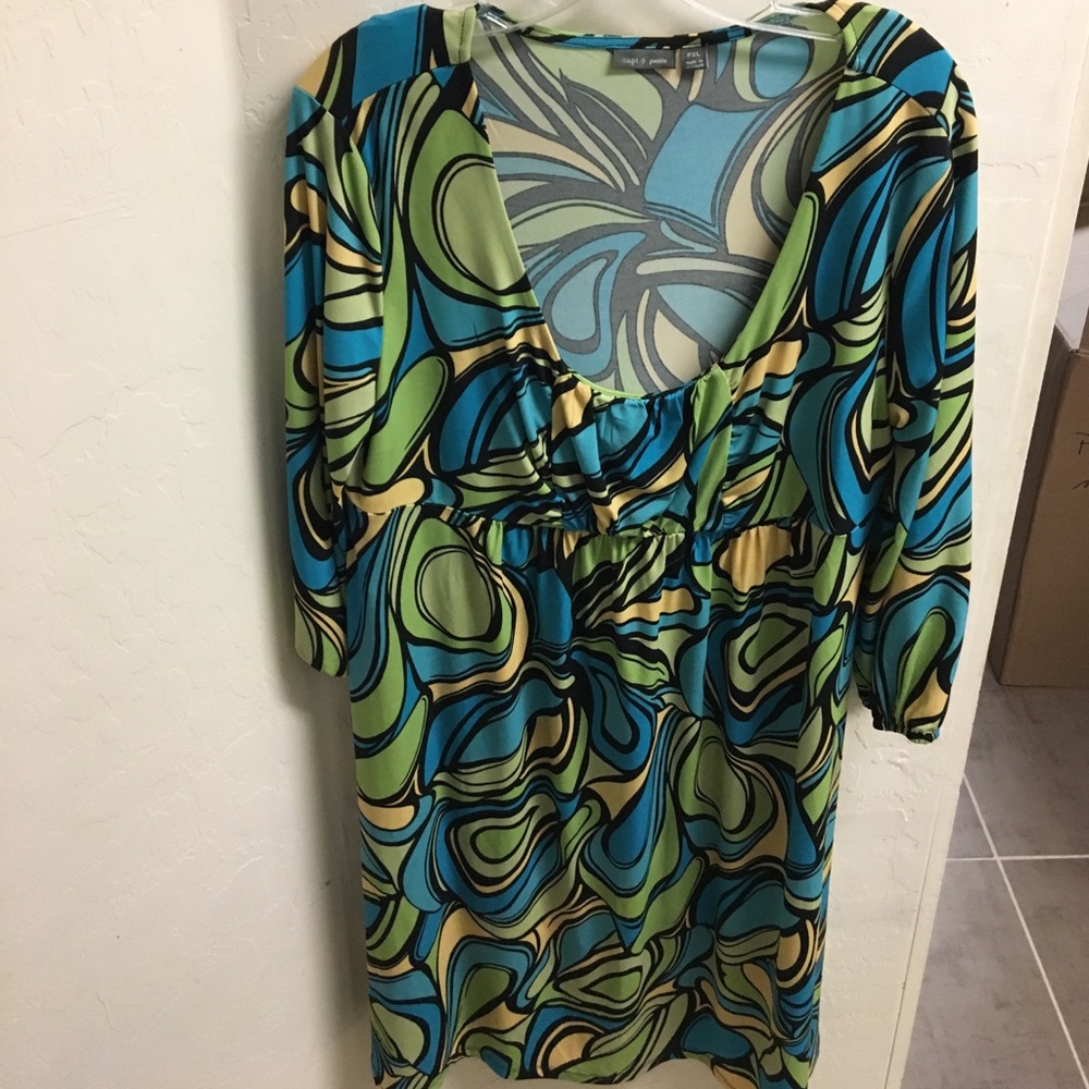 Long sleeve, swirl pattern dress.