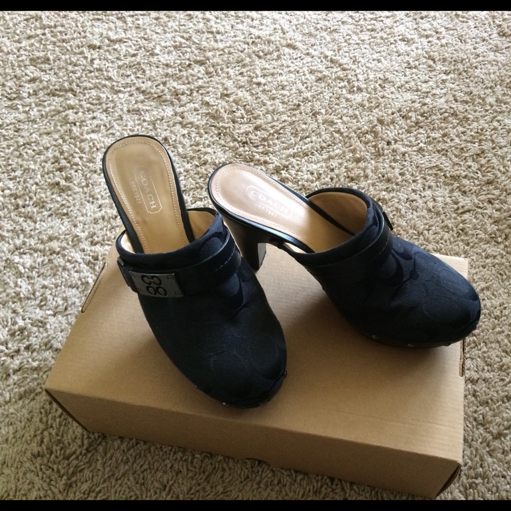 AUTHENTIC COACH MULES SZ 5.5 GREAT WITH ANY OUTFIT