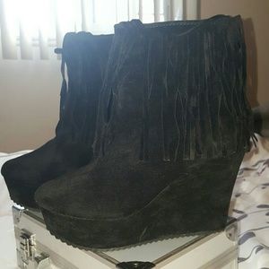 Women's suede wedge boot