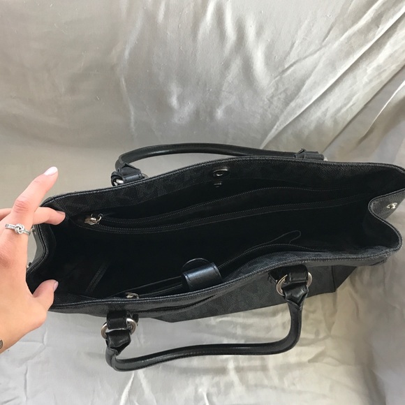 Authentic Michael Kors Purse - Picture 4 of 4