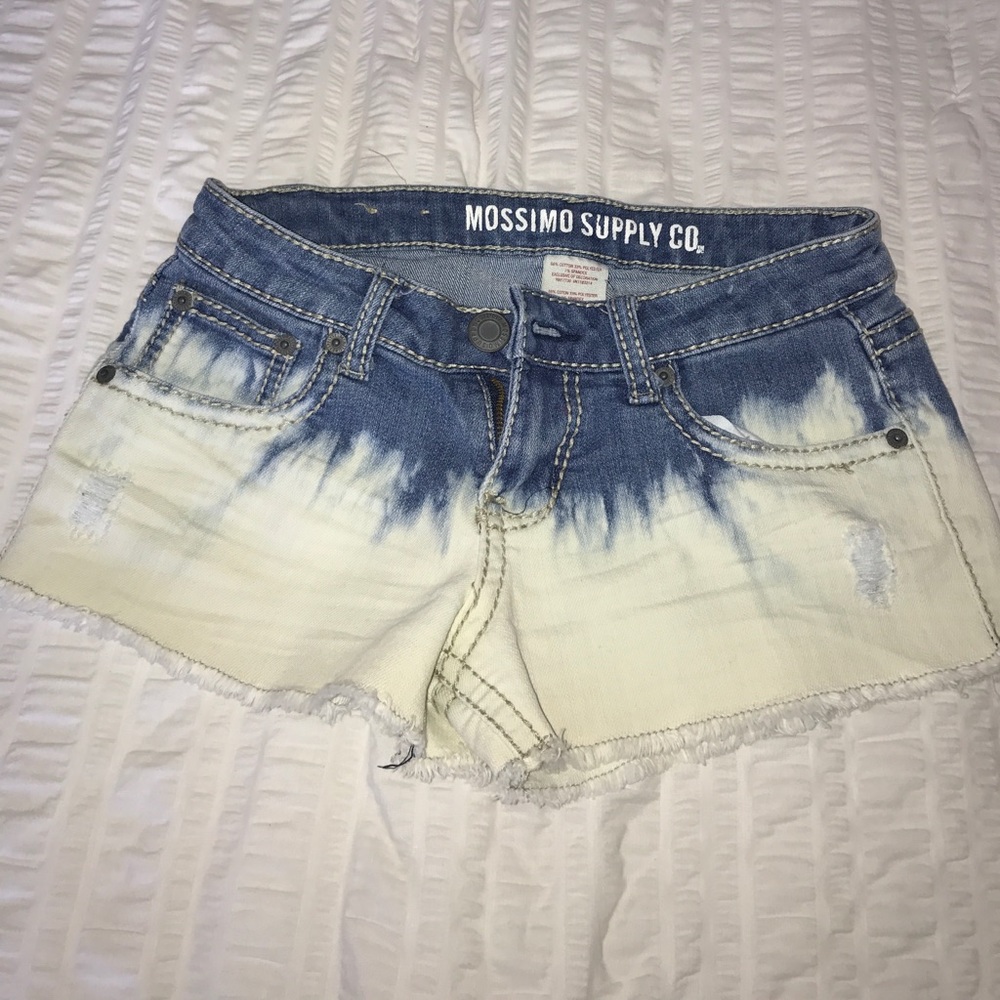 Acid washed ripped jeans shorts