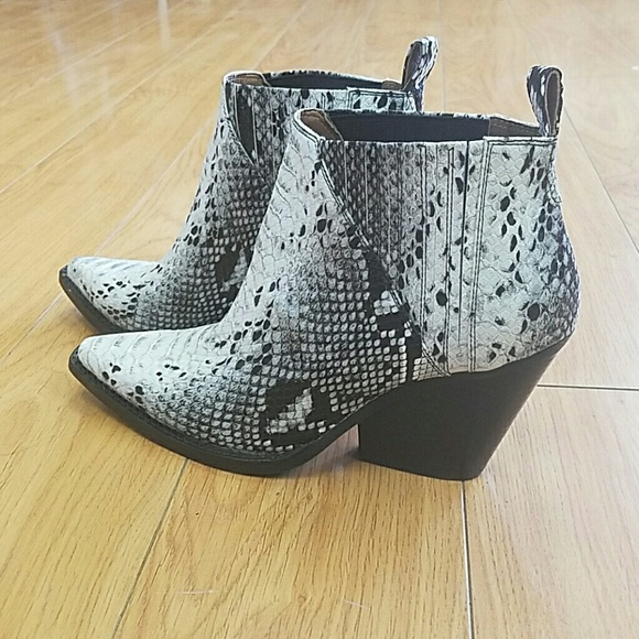 Jeffrey Campbell Shoes - Jeffrey Campbell snakeskin print booties size 9
