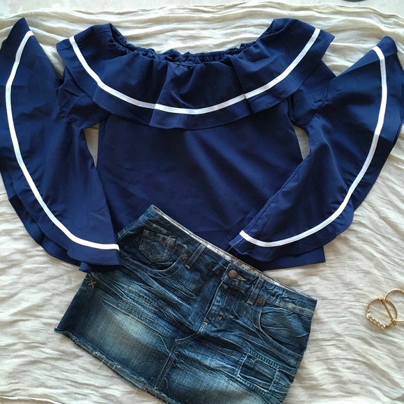 💝LAST 1️⃣💕Blue Off the shoulder Ruffle top! - Picture 2 of 4