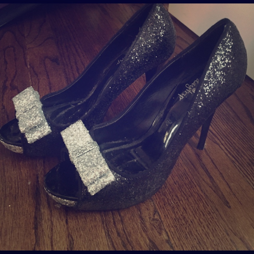 Sequin bow heels