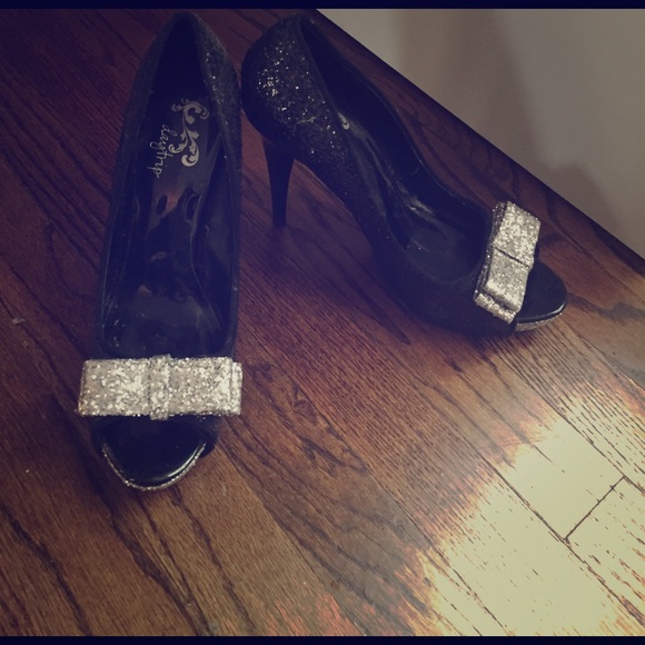 Sequin bow heels - Picture 3 of 4