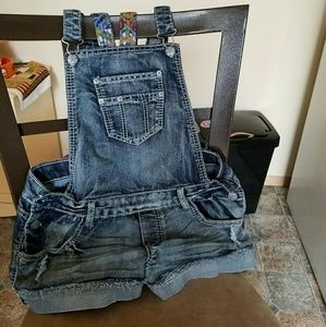 Short Overalls with pattern inside