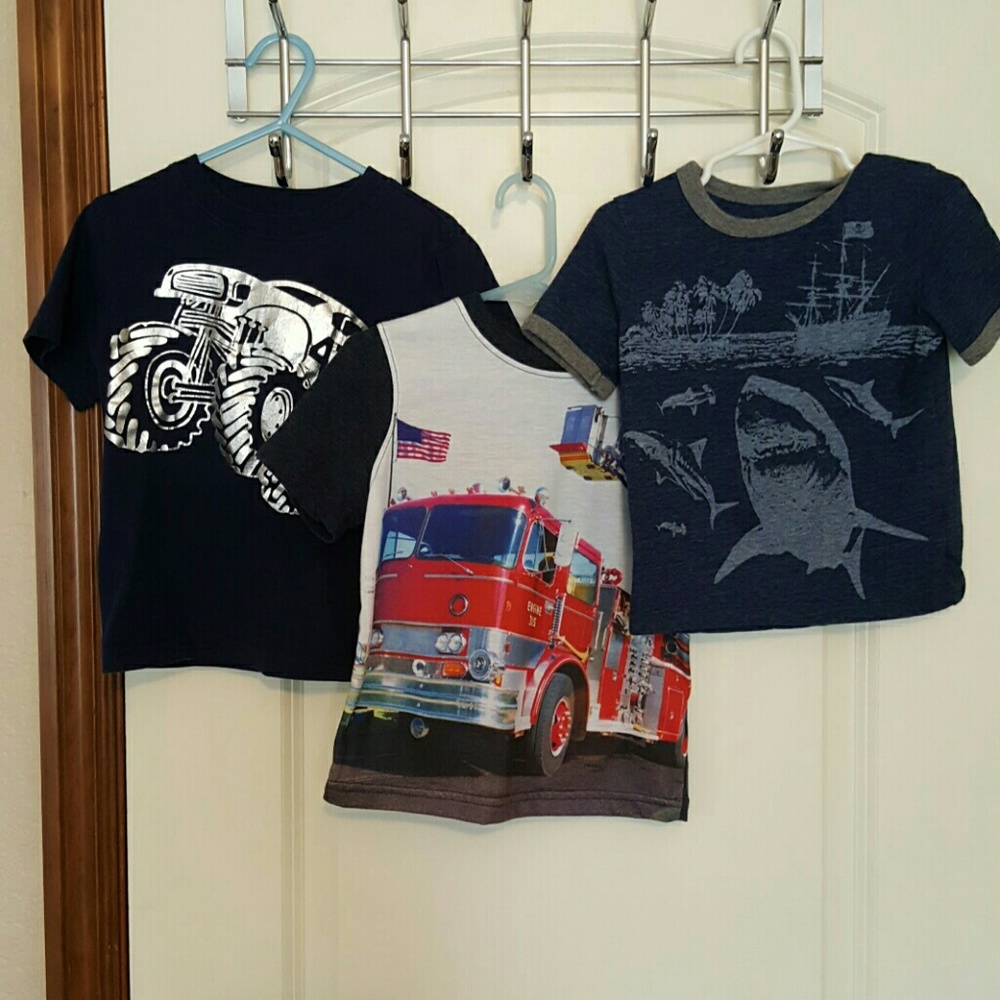 Three boys size 3t tshirts.
