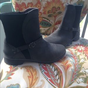 Eddie Bauer black boots