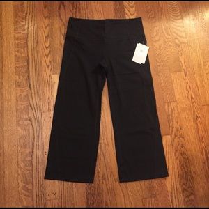 NWT - Athleta "Salutation Kickflare" Capri Legging