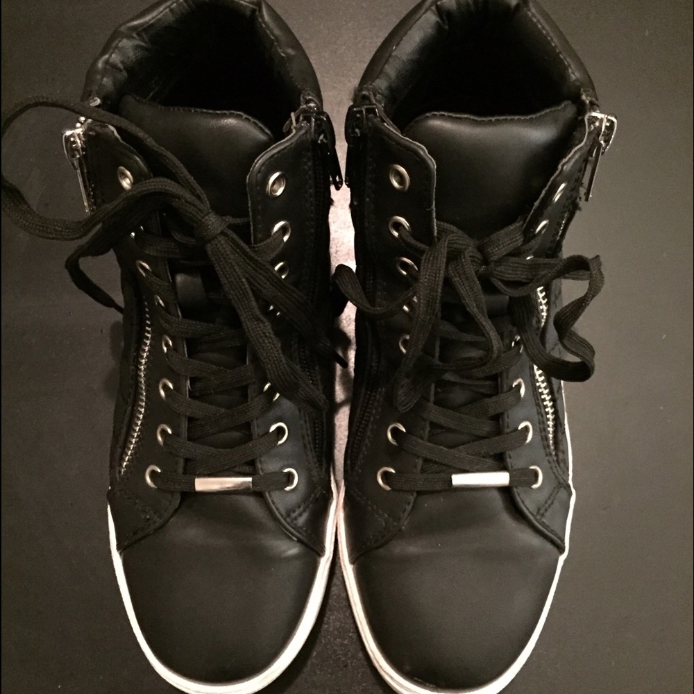 Steve Madden woman's quilted high top sneakers