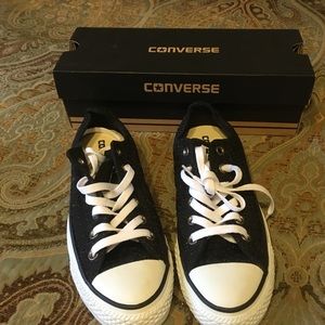 Size 7 Converse. Never Worn