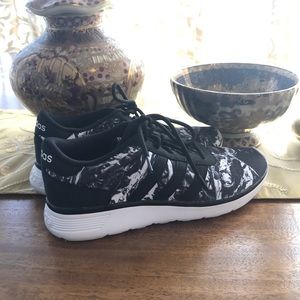 Woman's Adidas sneakers