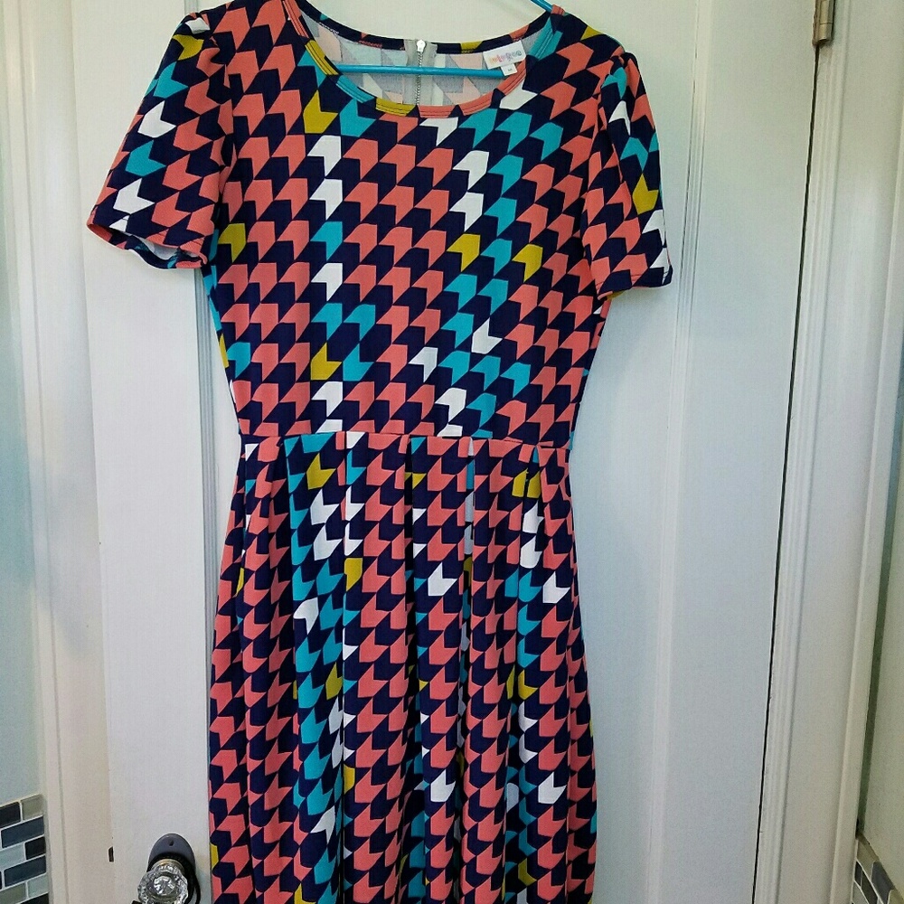 LuLaRoe size M geometric Amelia