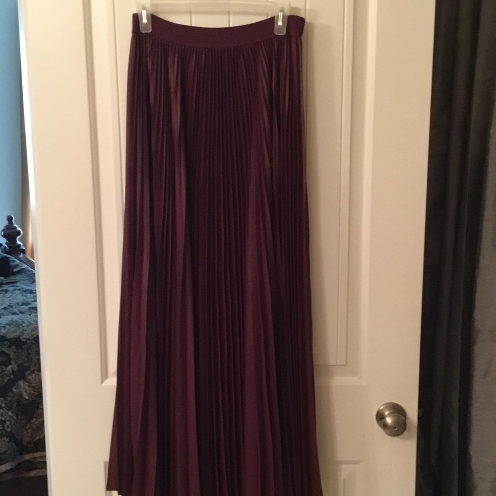 Pleated BCBG skirt