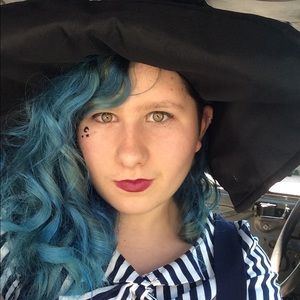 Meet your Posher, Desi