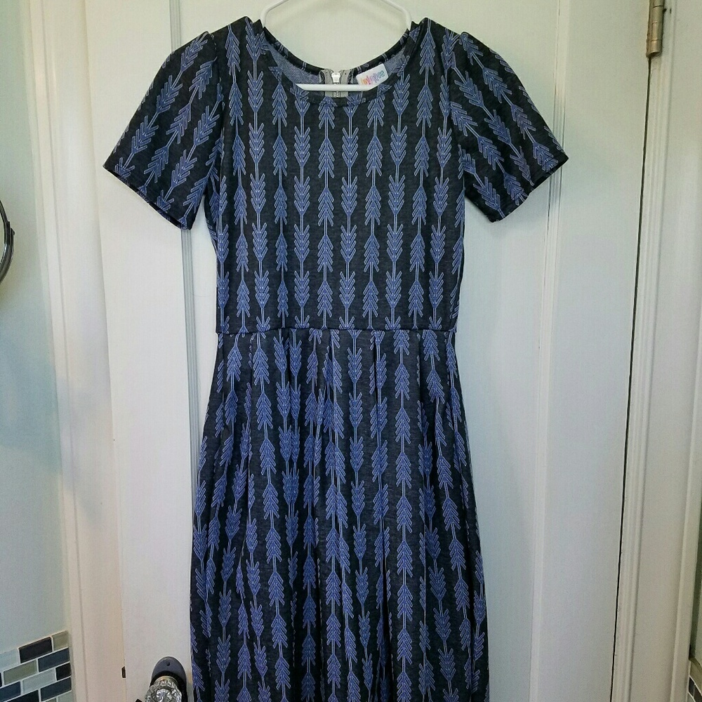 Lovely arrow S lularoe amelia