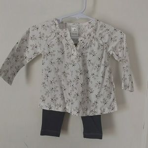 Girl's shirt and jeggings
