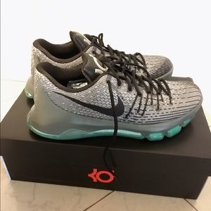 Men's 9.5 KD 8 basketball shoes.