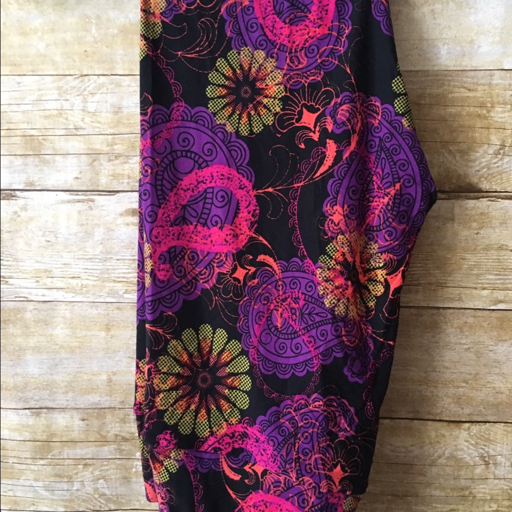 NWT TC LuLaRoe Leggings Paisley Pink Purple Black